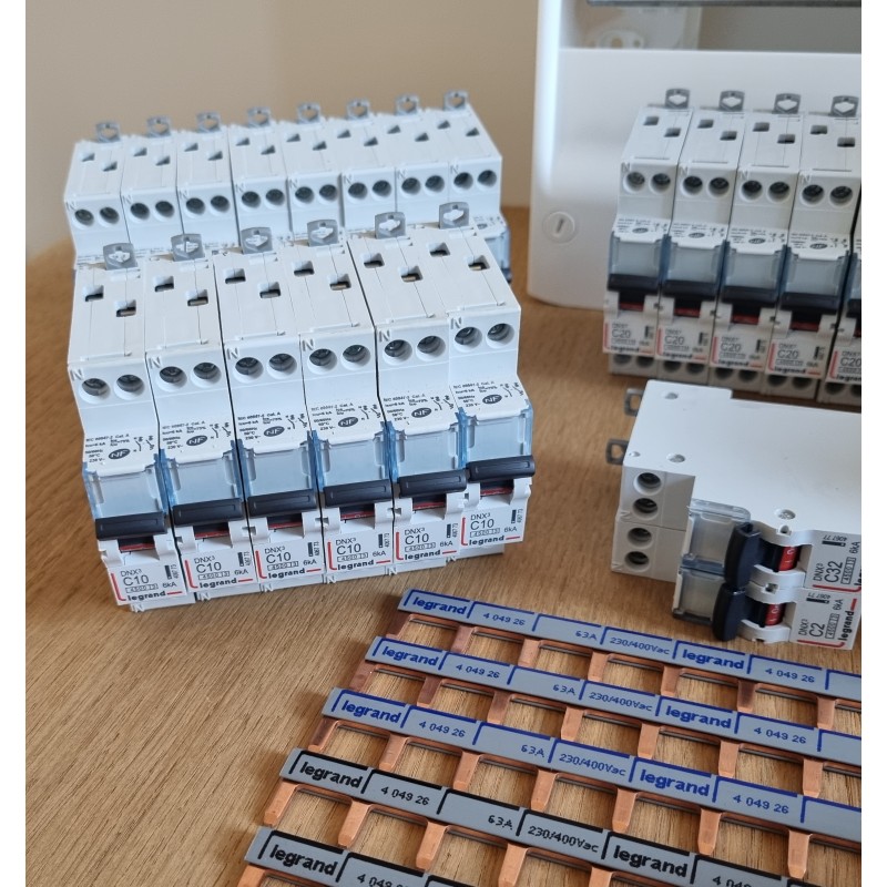 Legrand - Tableau électrique pré-équipé et pré-câblé pour T4 - Drivia - 13  modules - 4 Rangées - AUTO - Réf: LEGTABLEAUT4 - ELECdirect Vente Matériel  Électrique